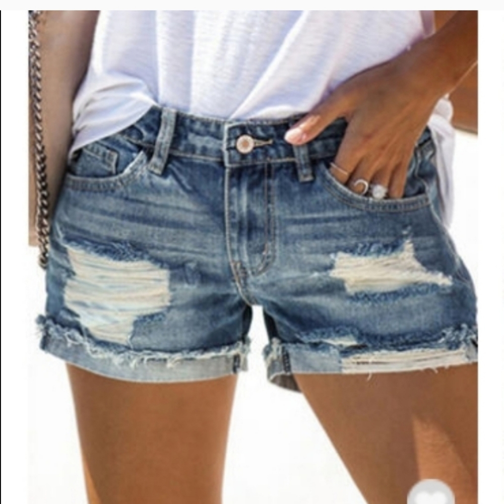 Womens distresses Jean shorts-NWT